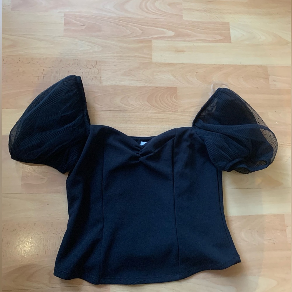 NWT Socialite Puff Sleeve Crop Top (Size Small)